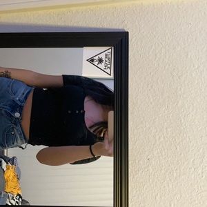 Short sleeve black top.